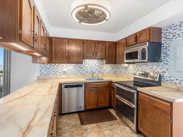 1705 Harmon Cove Tower image 7 of 49