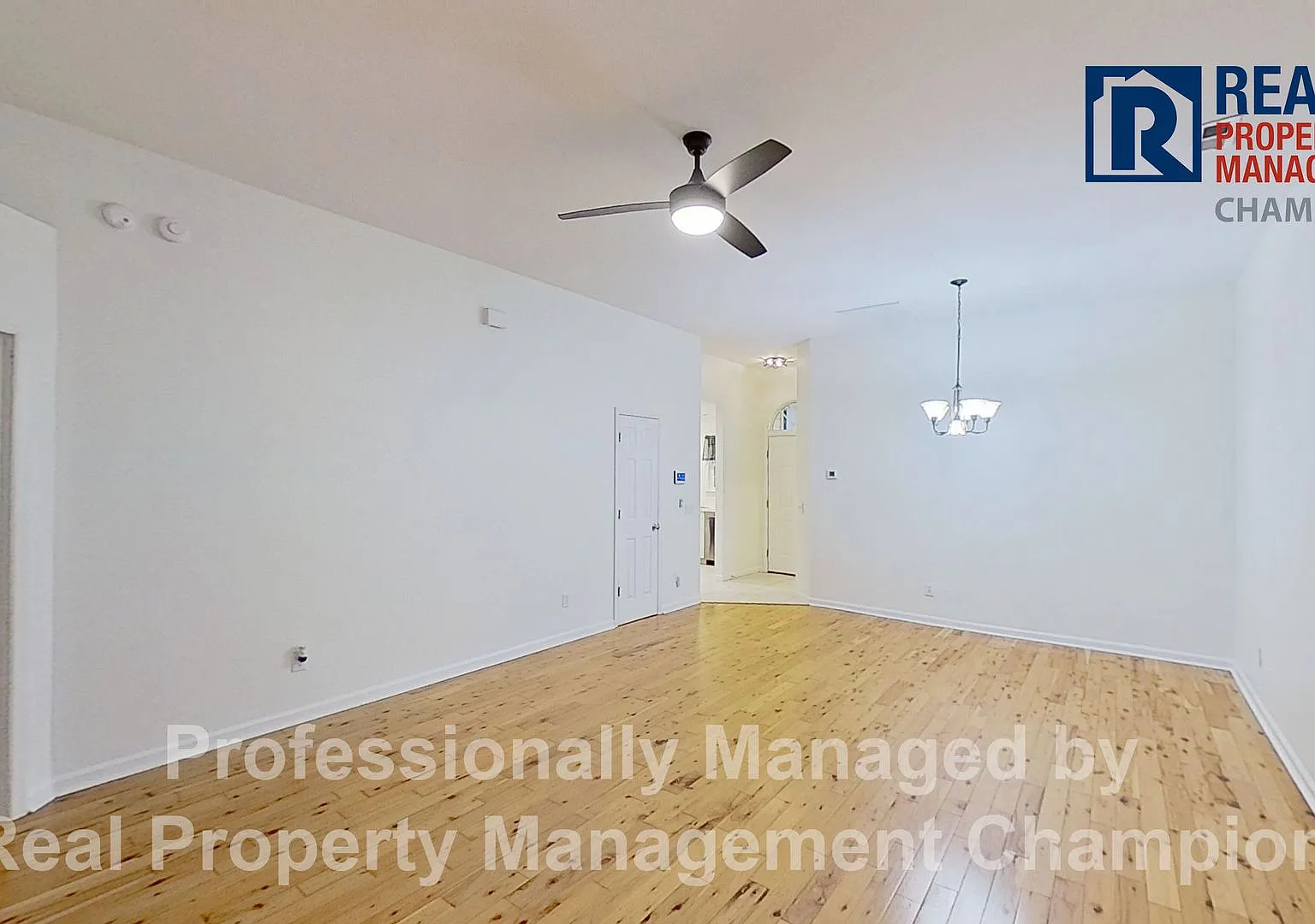 Charming 2 BD/2 BA Townhouse w/Split Bedroom Layout and Private Patio — Photo 4