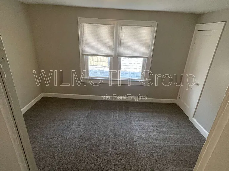4212 E Washington St — Photo 14