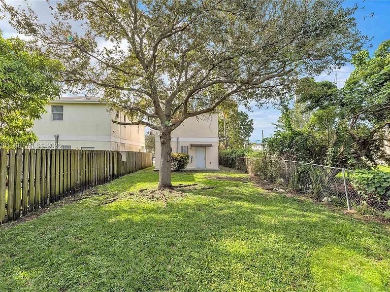 1541 NW 1st Ct — Photo 15