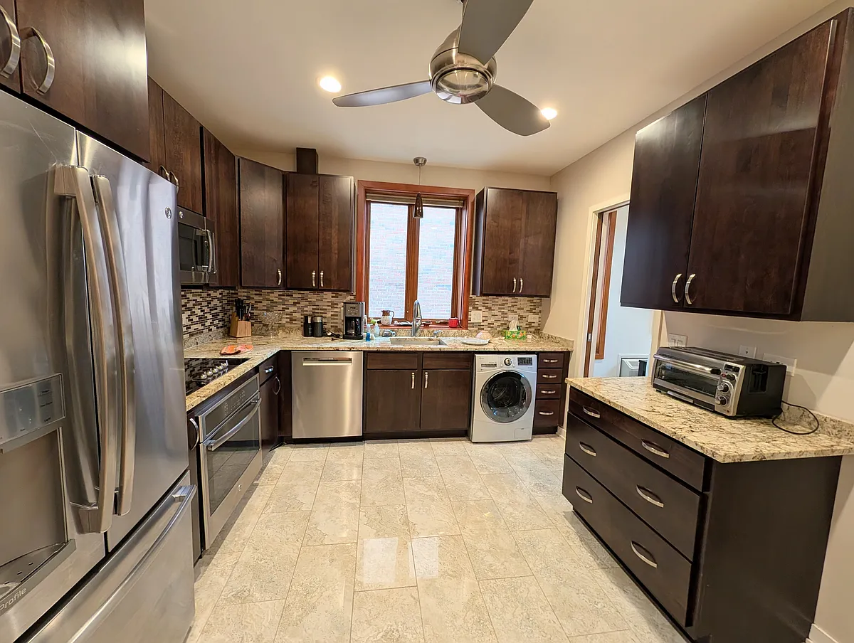 Building Photo - 1416 Hinman Ave #10