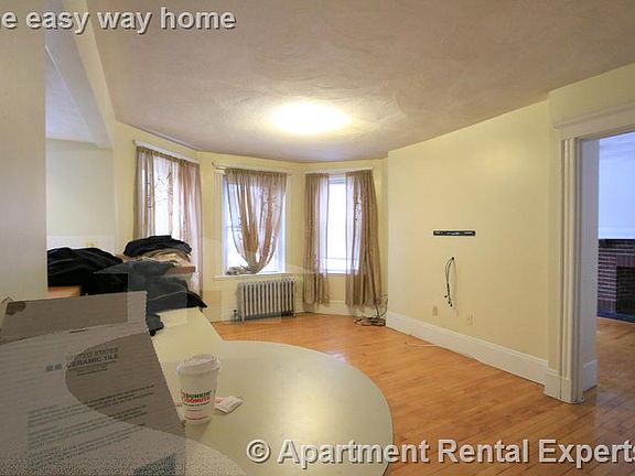 3rd image of 8 Craigie Cir APT 6