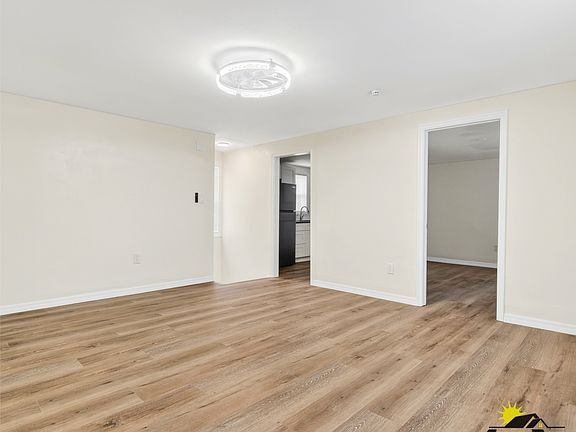 5th image of 213 Live Oak Ave #B