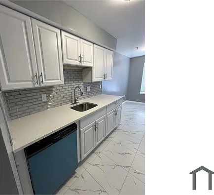 3 bed, 1043 sqft, $3,300 — Photo 1