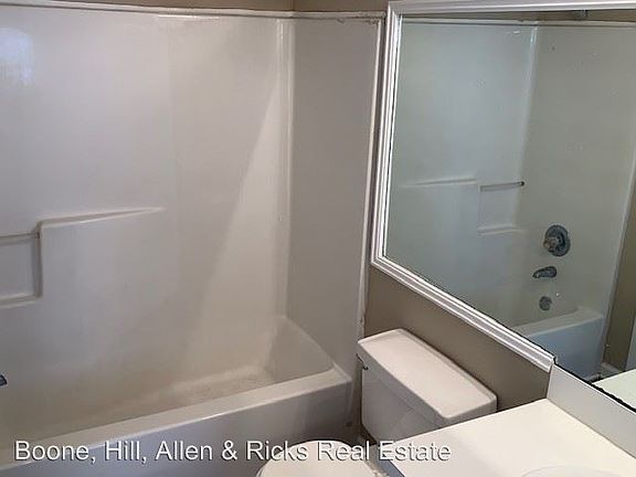 5th image of 113 Killian Ct