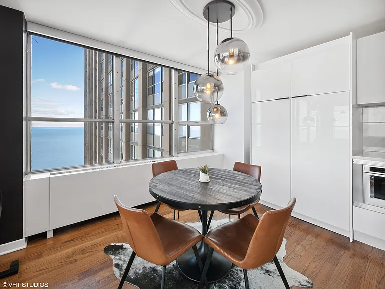 655 W Irving Park Rd #4910 — Photo 4