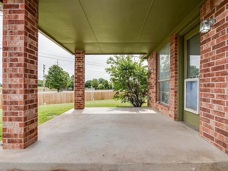 2508 Tyler Ln — Photo 21