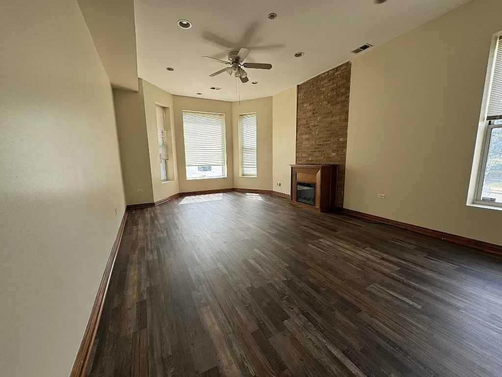 3 bed, $2,150 — Photo 4