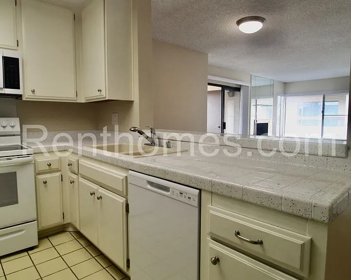 6747 Friars Rd #132 — Photo 9