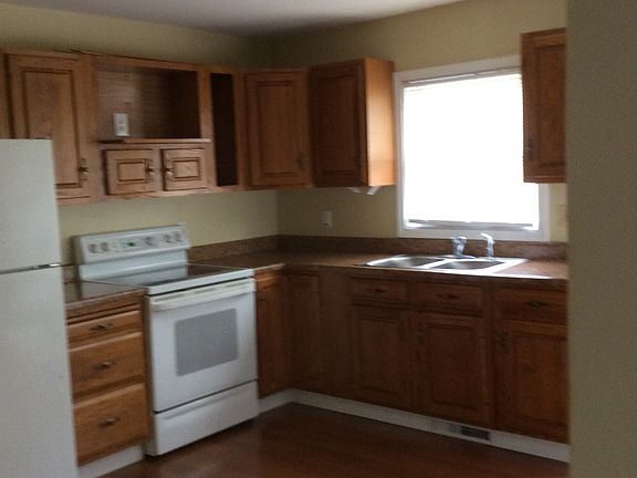 3rd image of 809 Greenwood Ln
