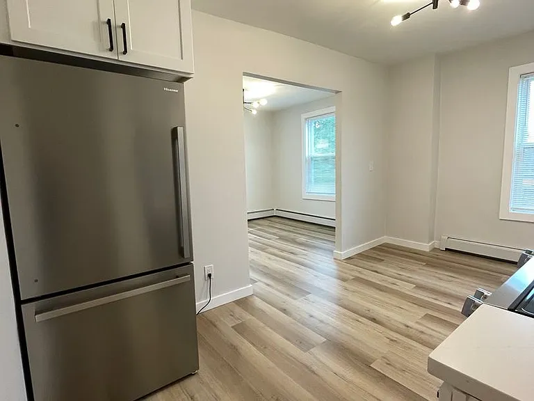 411-431 N Main St #15 — Photo 3