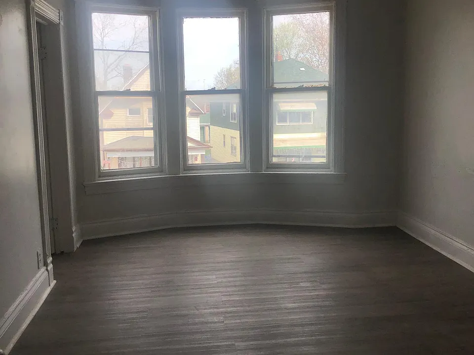 121 Hertel Ave #2
