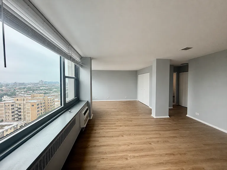 555 W Cornelia Ave #1605 — Photo 5