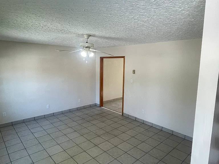 660 College St NW — Photo 2