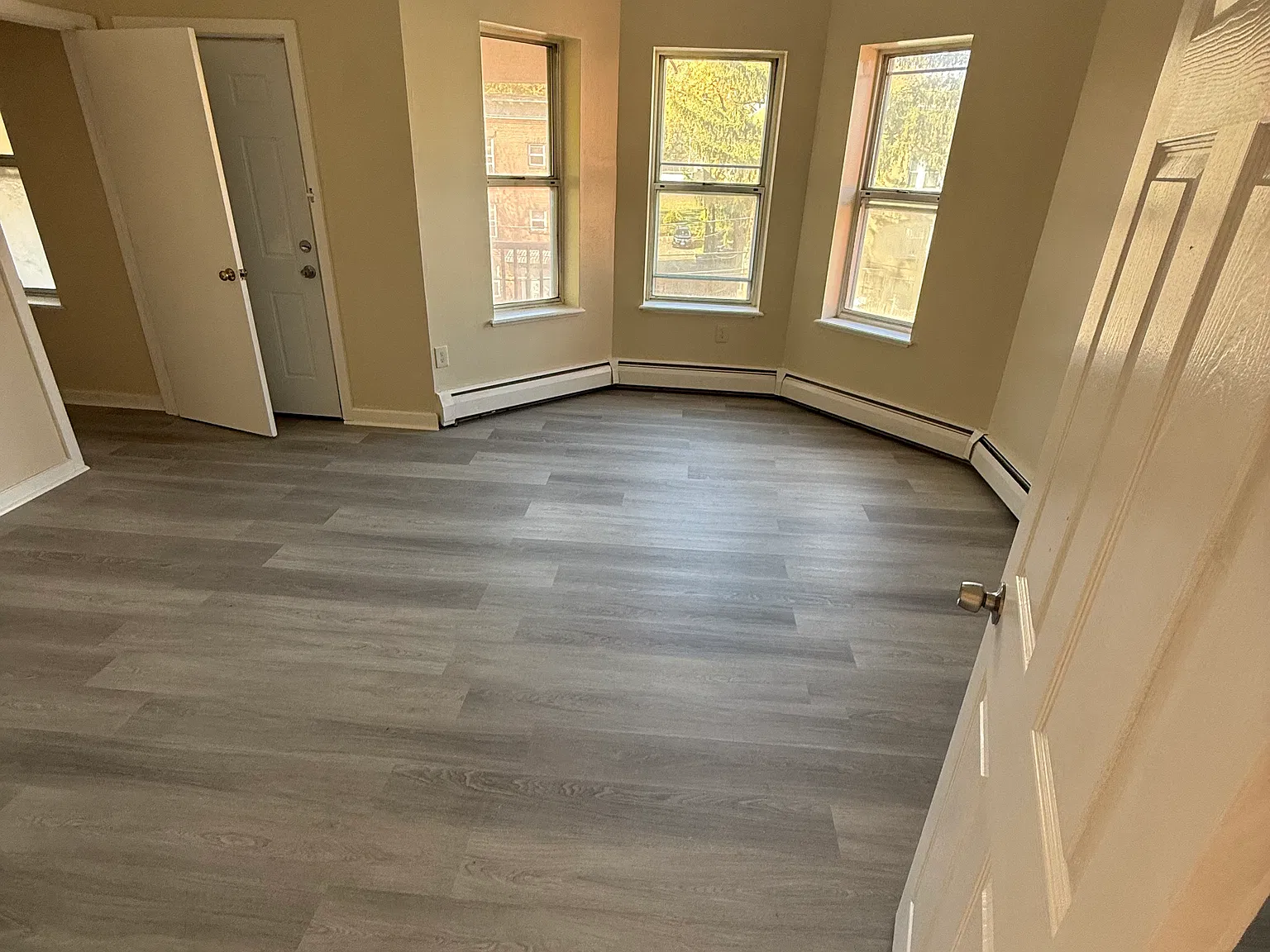 4 bed, $2,200 — Photo 2