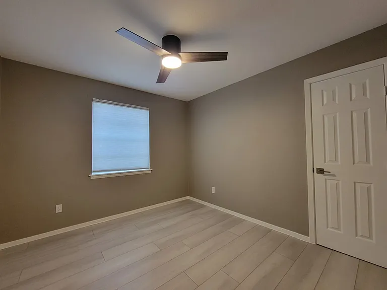 4724 Laurel Ln — Photo 8
