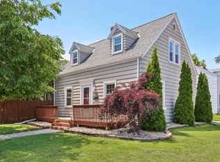 2702 Drexel Ave, Racine, WI 53403