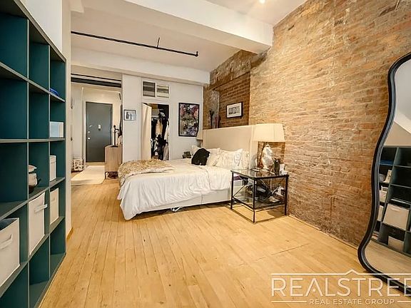 4th image of 337 Kent Ave #1J