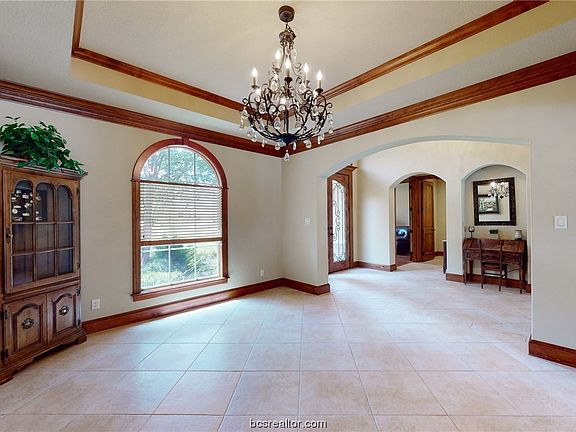 4th image of 903 Durban Ct