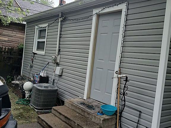 3rd image of 427 N Bradley Ave