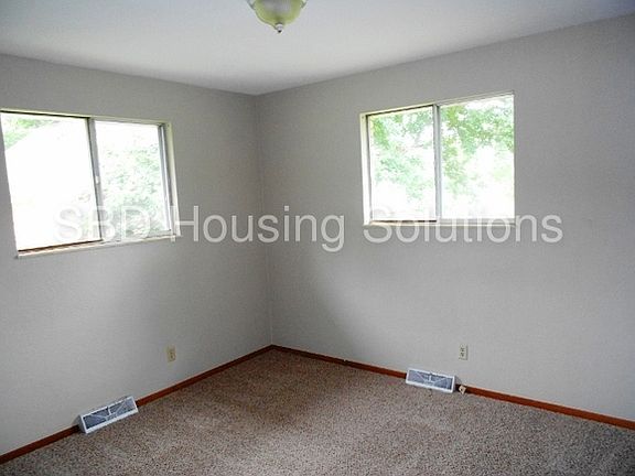 5th image of 105 S Crescent Ave
