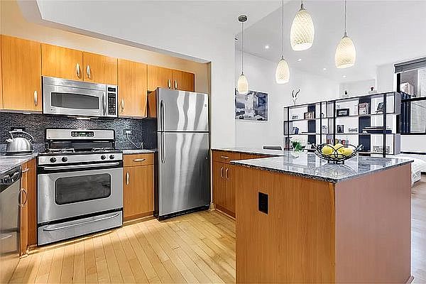 1st image of 90 Nassau St APT 2