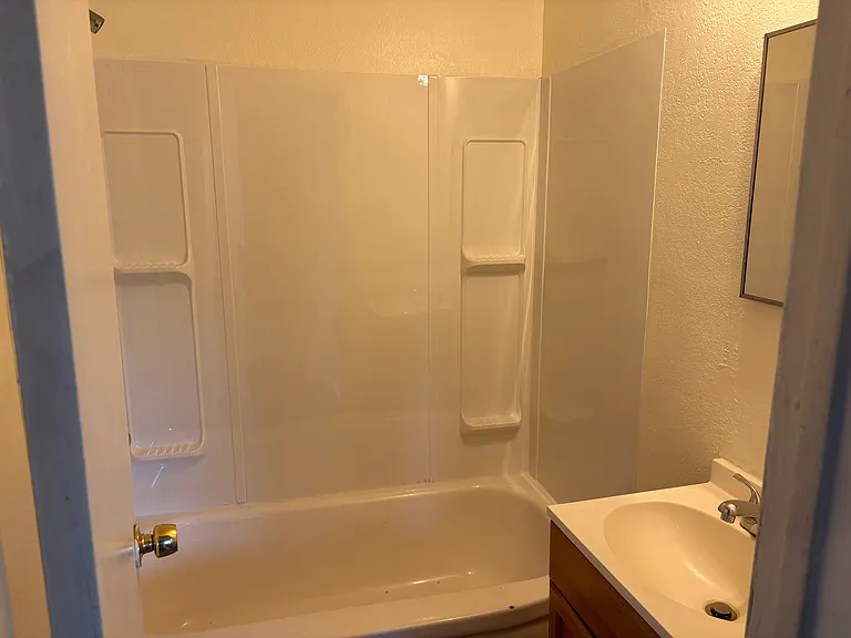 200 Pullman Ave #2 — Photo 5