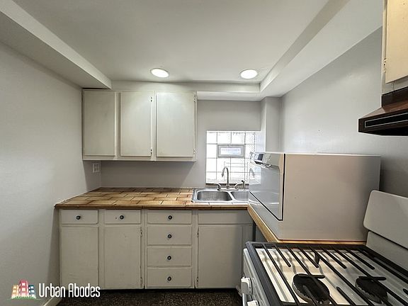 2nd image of 2341 N Leavitt St #A02c