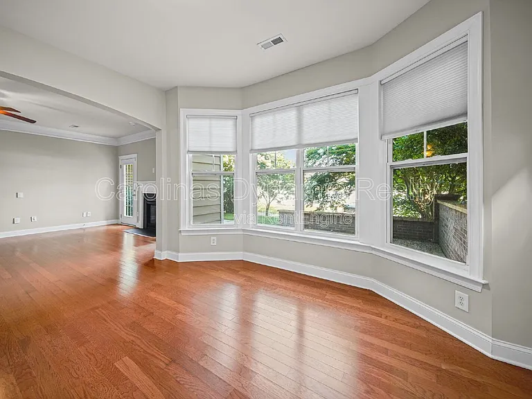 3405 Bidwell Ave — Photo 11