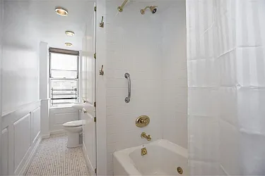 Rented by R New York