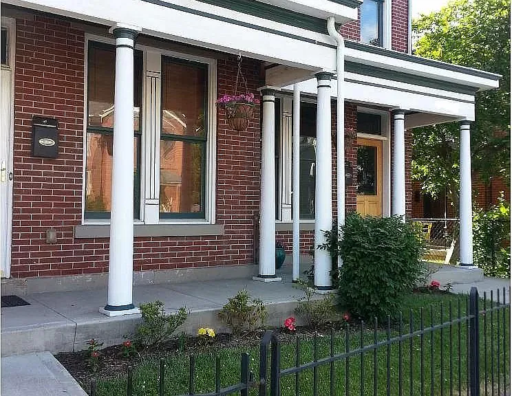 1075 Summit St — Photo 3
