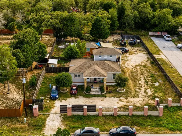 130 Los Arcos Rd, Elgin, TX 78621