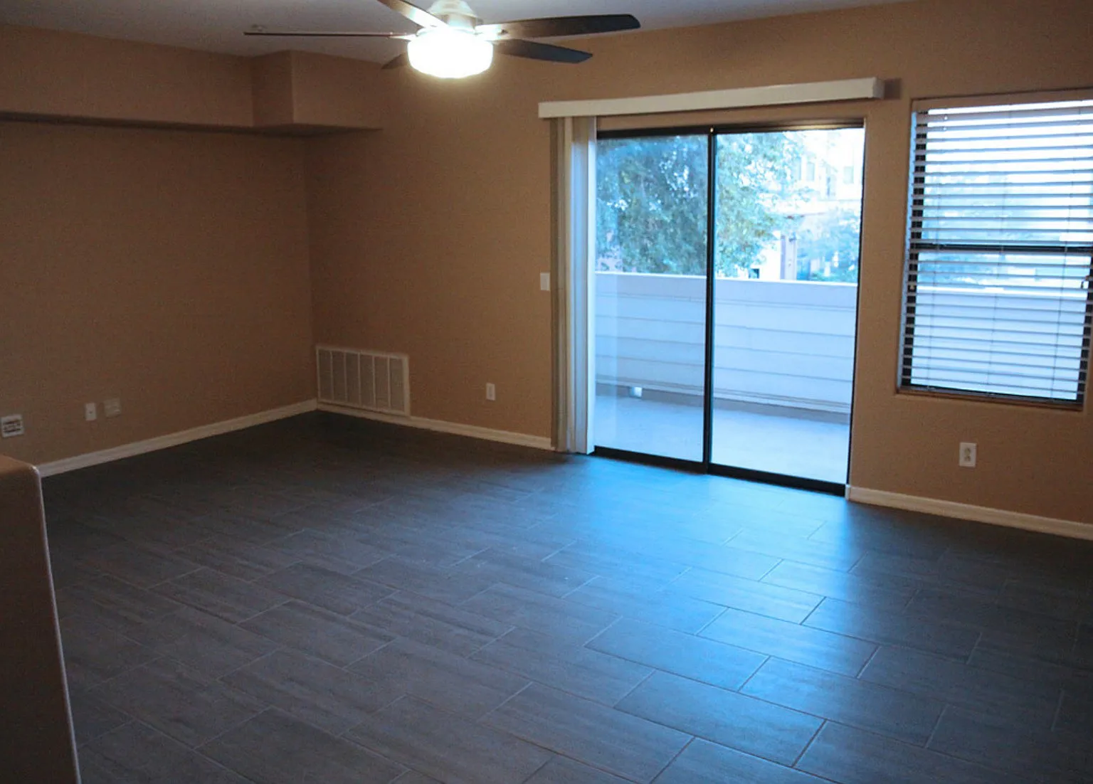 3 bed, 1206 sqft, $2,550 — Photo 3