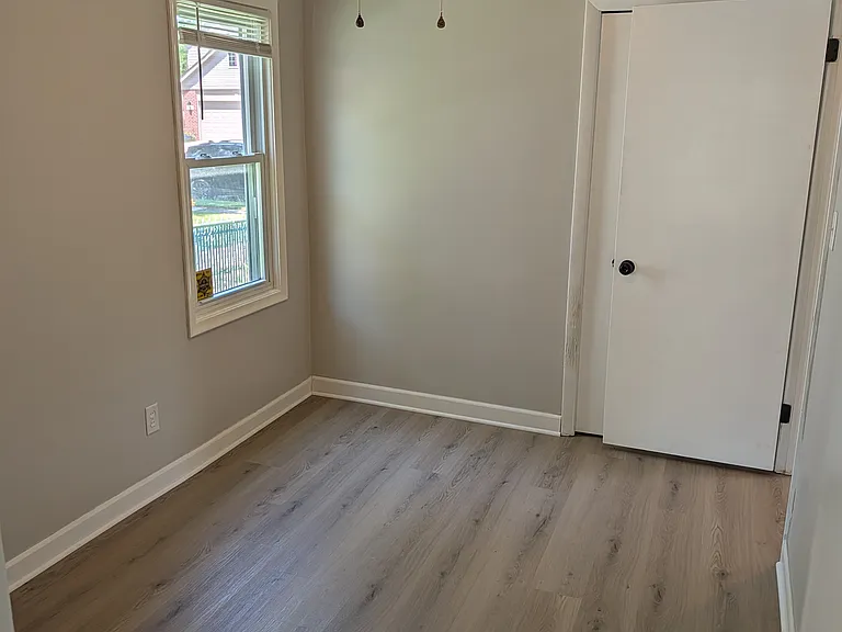 21712 Lakeview St — Photo 13