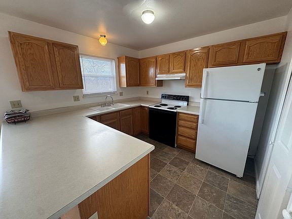5th image of 496 W Bellflower Dr #496