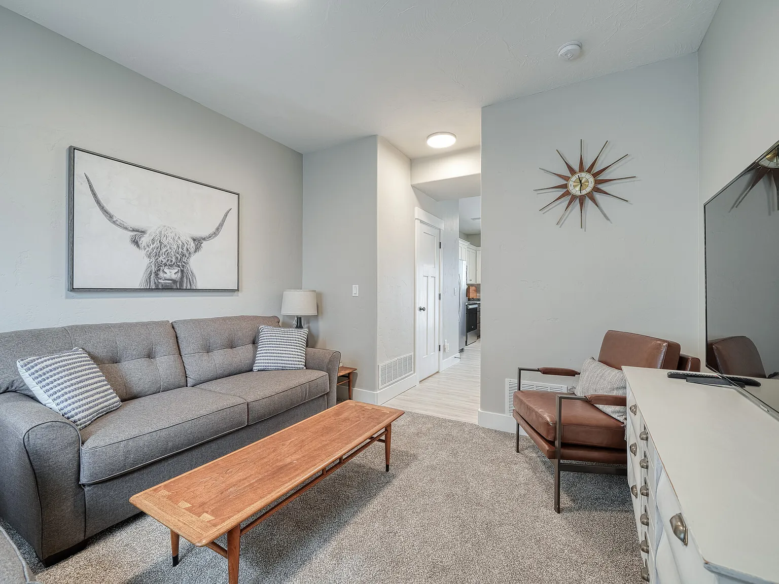 714 Saturn Ave — Photo 4