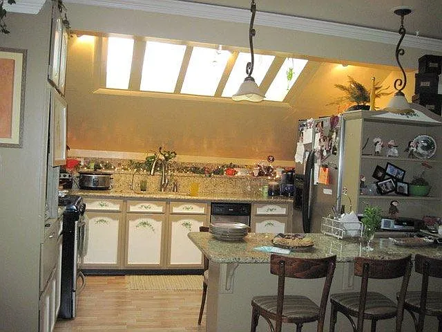 1321 Wood Ave #8 — Photo 2