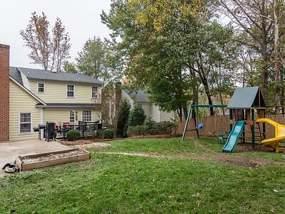 3rd image of 4626 Meadowridge Dr