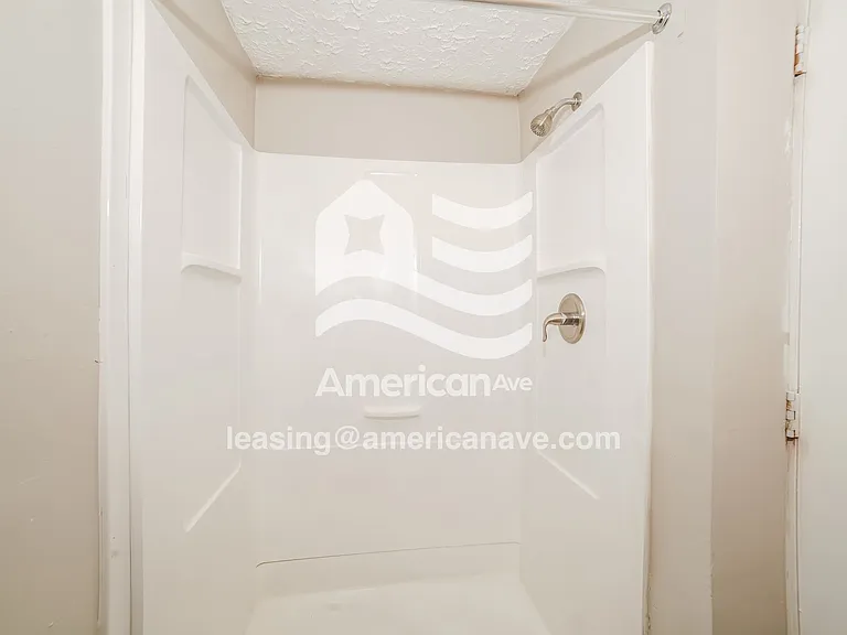 1346873_014_wm_-_bathroom_13624617.jpg