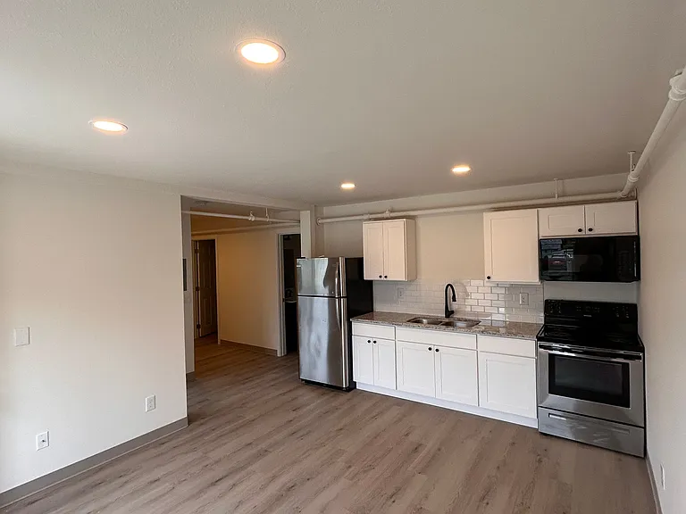 324 W King St — Photo 16