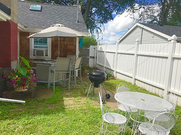 Back garden - breakfast area