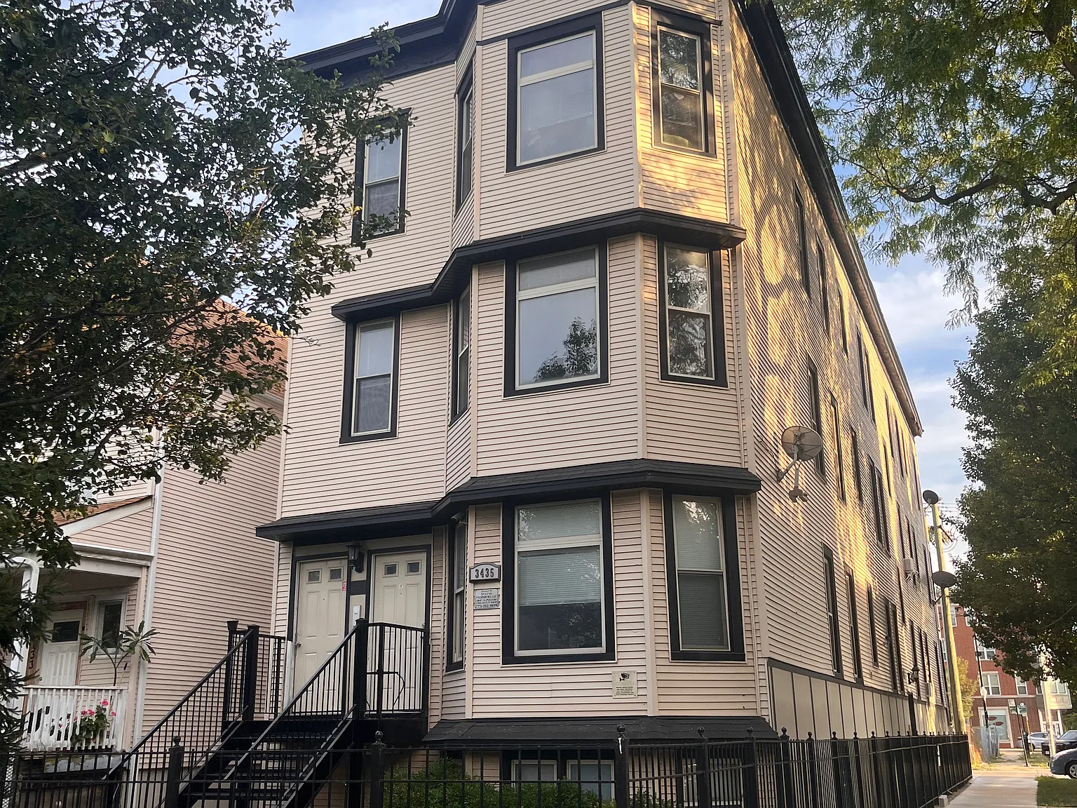 3 bed, 1350 sqft, $2,430 — Photo 1