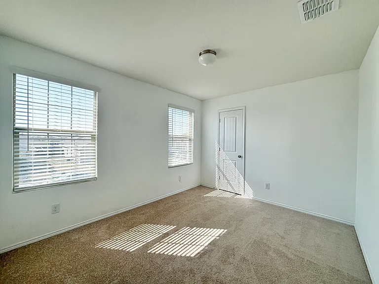 1614 Westfall Dr — Photo 15