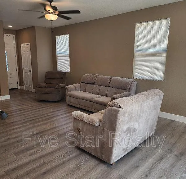 9539 Poplar Way — Photo 5