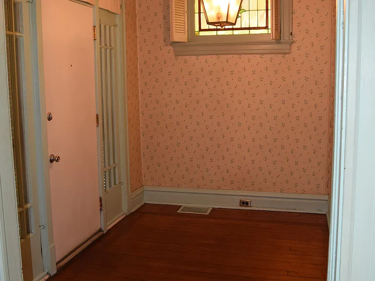 5200 Alaska Ave — Photo 2