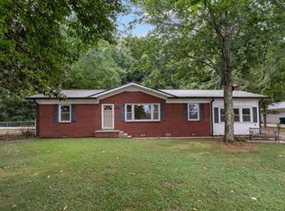 810 W Main St, Waverly, TN 37185