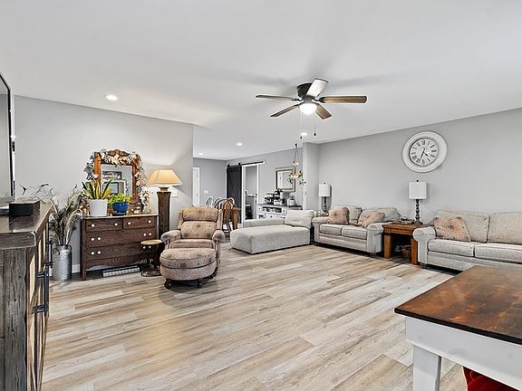 3rd image of 520 Elizabeth Street Ext