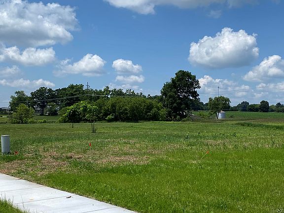 3rd image of 450 Hidden Meadows Dr