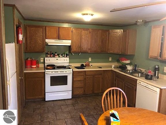 4th image of 5508 Forest Dr NE