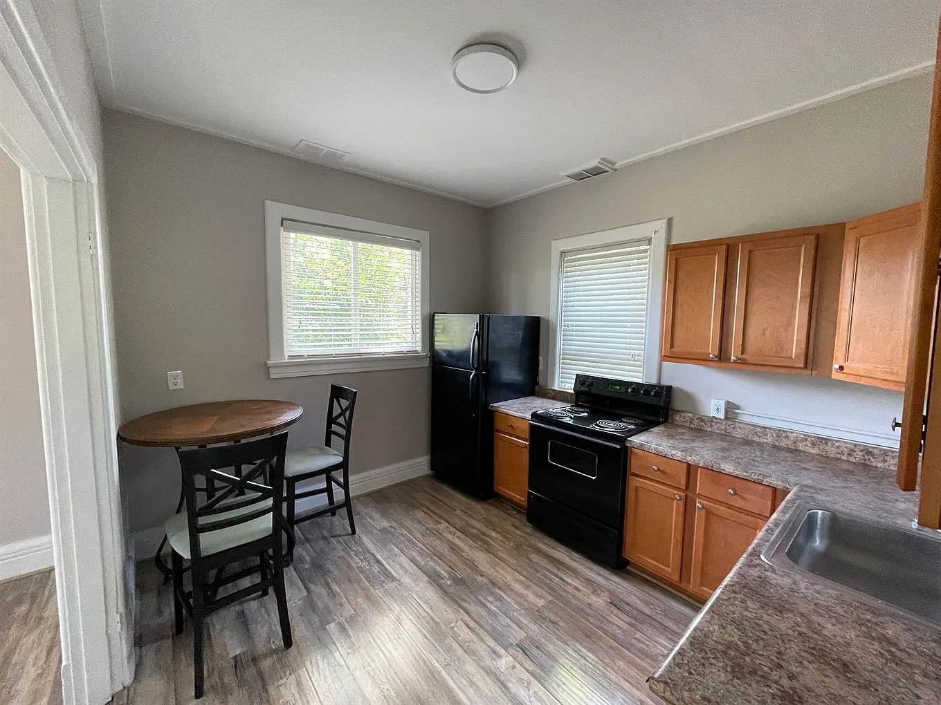 2 bed, 1400 sqft, $995 — Photo 3